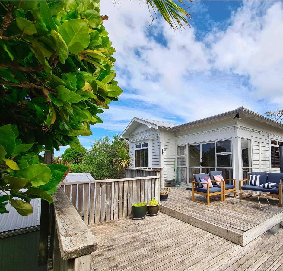Cabbage Tree - Summer Or Winter Beachfront Haven Papamoa Exteriör bild